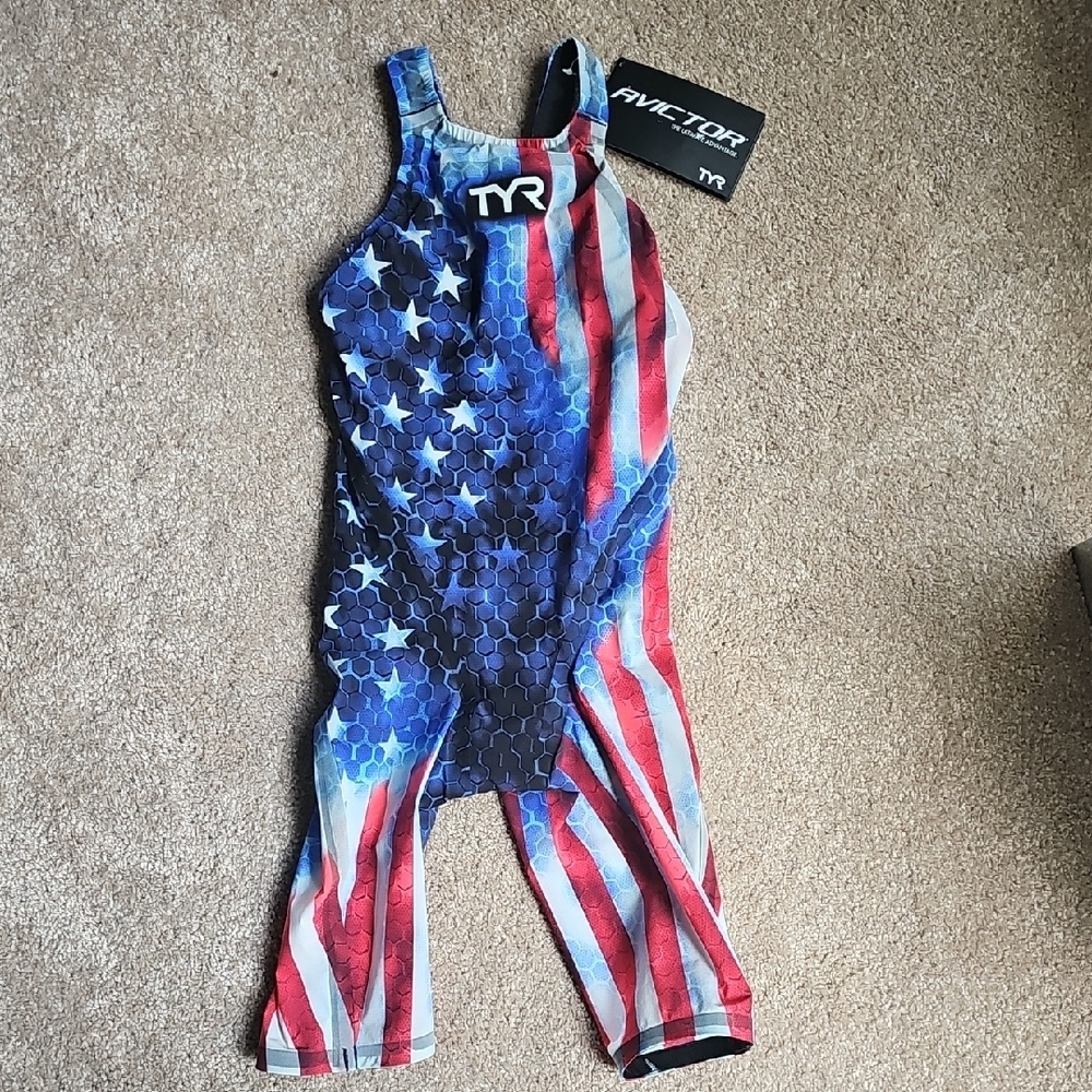 New With TAGS TYR Avictor Stars and Stripes Closed Back Tech Suit Size 27